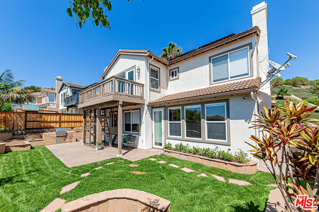 2259 Junipero Ave Signal Hill home exterior view